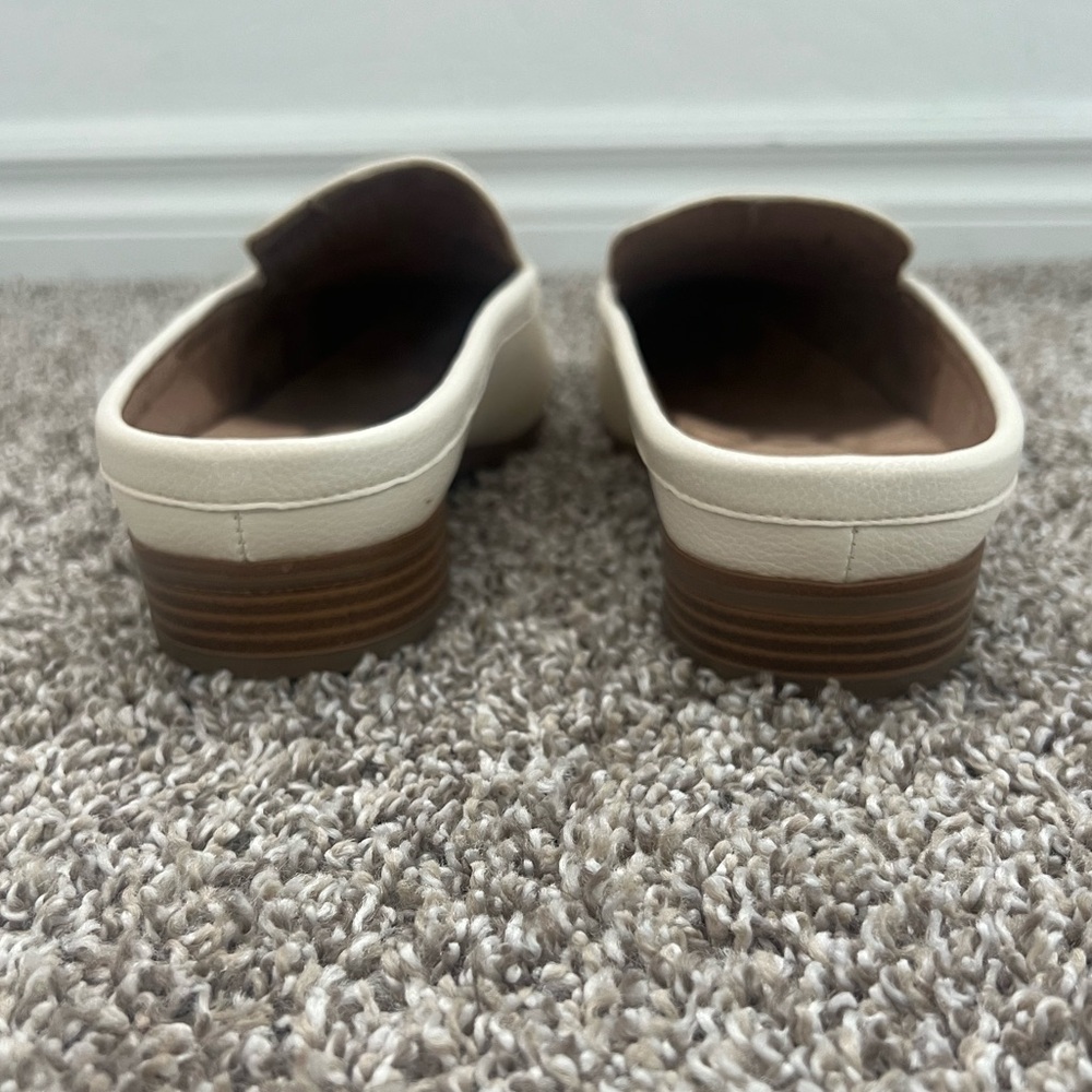 AEROSOLES Women's Cream Mules - Picture 3 of 7